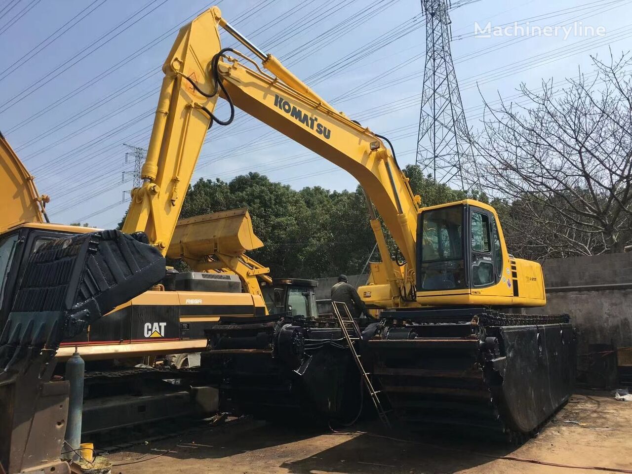 Komatsu PC220-6 amphibious excavator