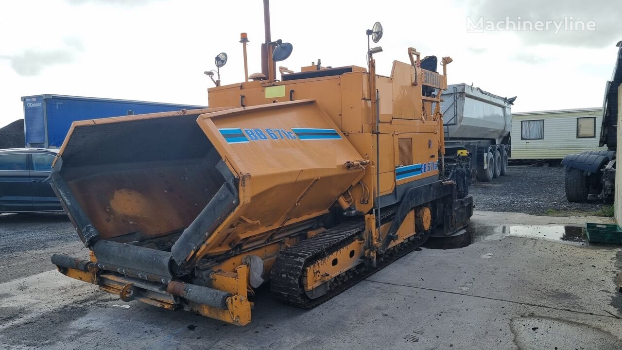 Bitelli BB671C crawler asphalt paver