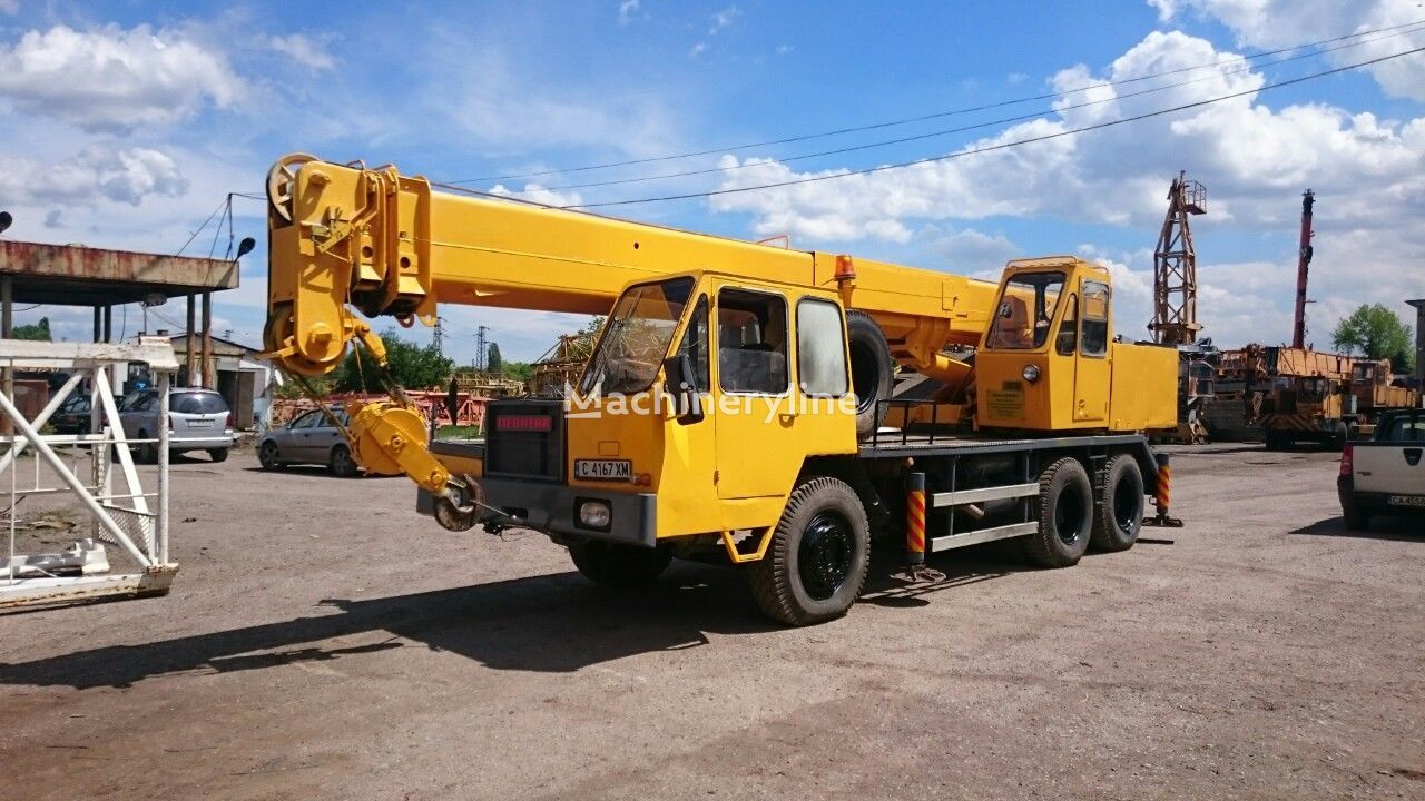 Liebherr LTM 1020 mobile crane