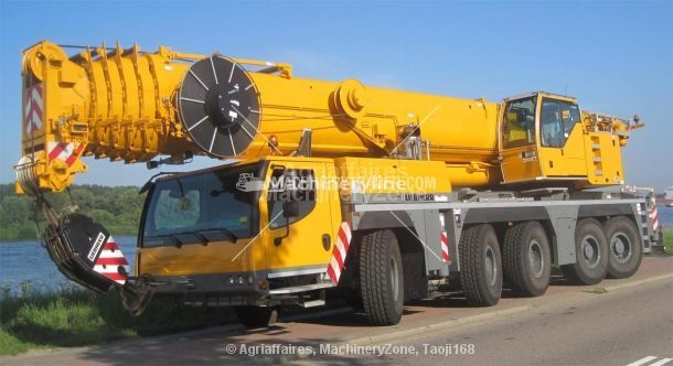 Liebherr LTM1220 mobile crane