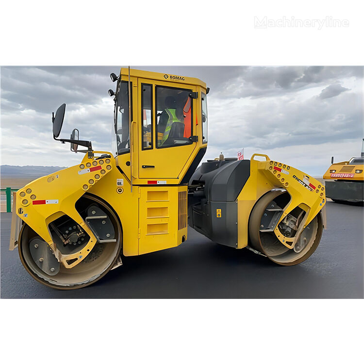 BOMAG BW203 road roller