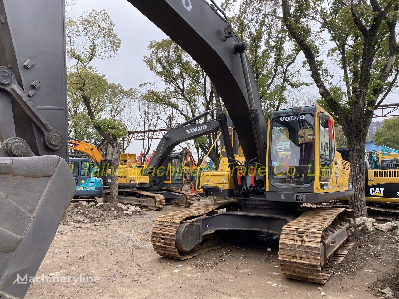 Volvo EC290BLC tracked excavator