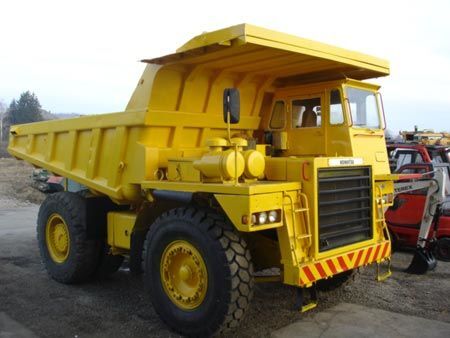 Komatsu HD325-5 haul truck